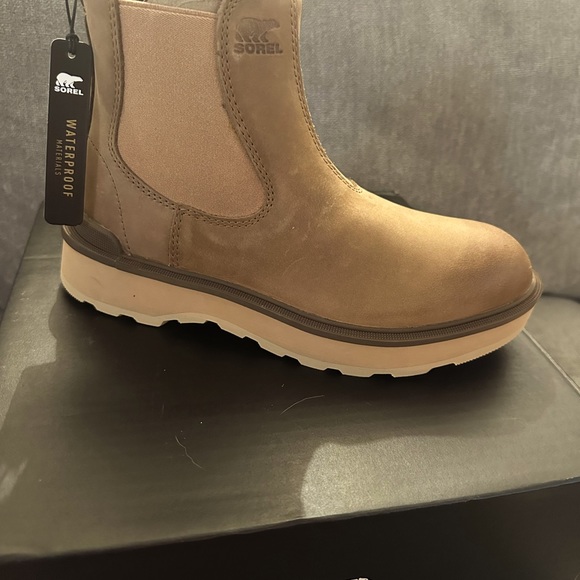 Sorel waterproof Chelsee Boots. Size 7 - Picture 1 of 3